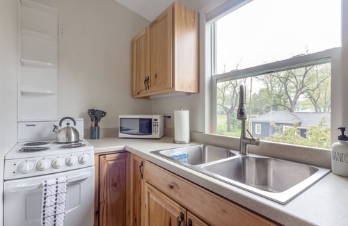 Douglas Apartment | Poppy Cottage Bright 1BR Apartment in Douglas