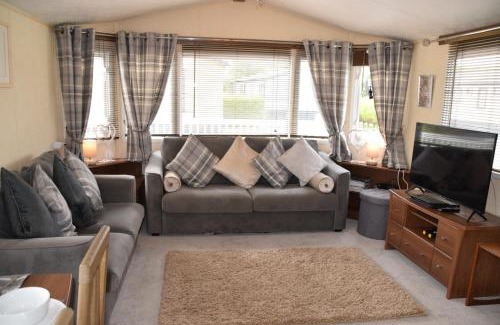 Tiddington House | Poppy Lodge 45 Avon Park