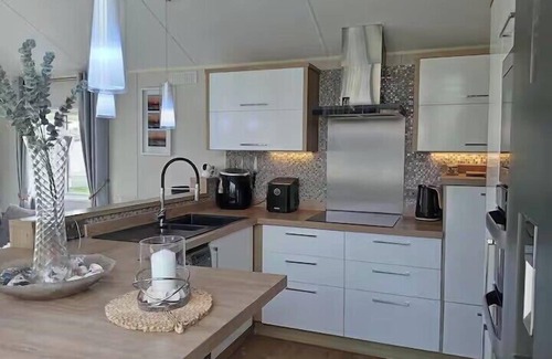 Newquay Cabin | Poppy's Retreat - Lodge in the Valley of Porth