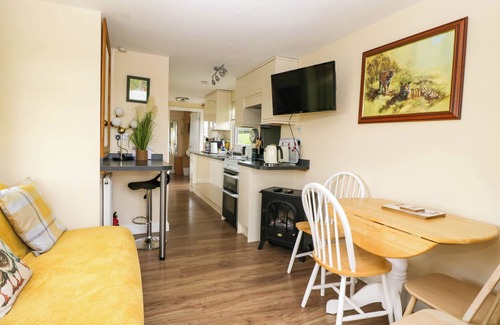 Llanvair Kilgeddin Cottage | POPPY, with a garden in Raglan