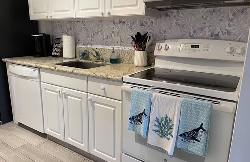 Kaanapali Condo | Popular 5 Star Studio Weekly & Monthly Discounts, Beach Cabana, Walk to Whalers
