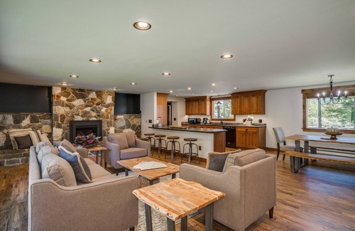 Leavenworth House | Popular Icicle Road Area, Gateway to Recreation