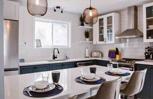 Lanark Highlands Cottage | Por Do Sol - Four Bedroom Cottage, Sleeps 12