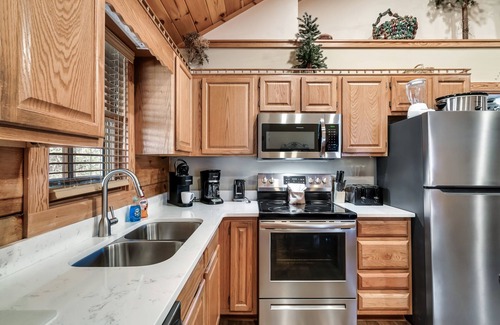 Pigeon Forge House | Porch w/swing & hot tub, sounds of stream, fireplace, pet & family friendly!