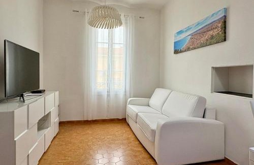 Quartier du Port Apartment | Port 1BR Flat with Terrace