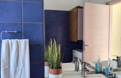 Porto Rafti House | Port Apartment at Porto Rafti -Attiki Greece sleeping 8 for min 5 days stay