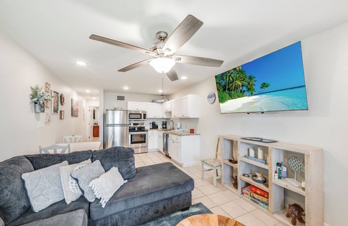 Port Aransas Condo | Port Aransas Getaway | Steps to Beach Boardwalk + Pool Access