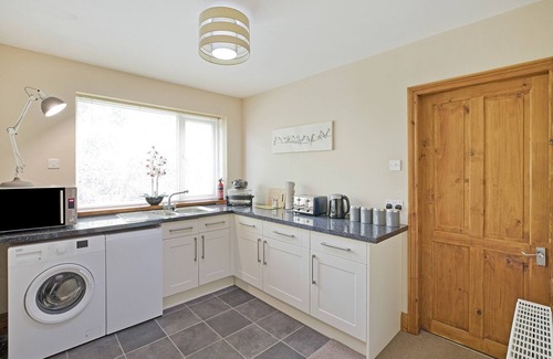 Knaresborough House | PORT ARTHUR COTTAGE, romantic, with a garden in Knaresborough