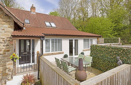 Knaresborough House | PORT ARTHUR COTTAGE, romantic, with a garden in Knaresborough
