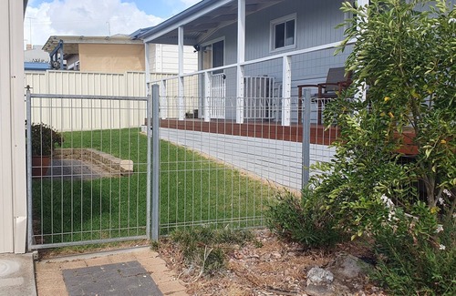 Port Lincoln House | Port Lincoln 'Serene Escape' 'Pets are welcome! Meters from the sand!