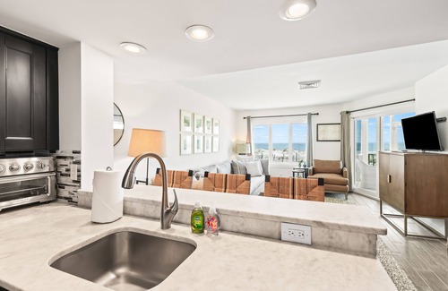 Isle of Palms Condo | Port O' Call F102 - Oceanfront Oasis w/Walkout!
