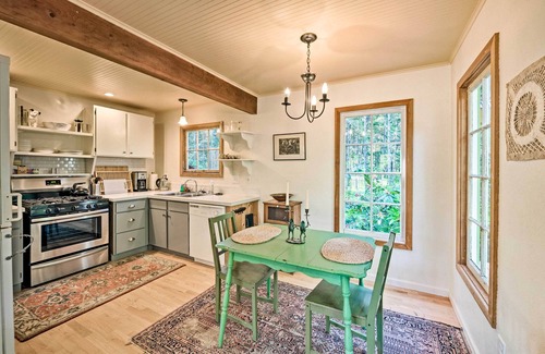 Adelma Beach Cottage | Port Townsend Cottage Near Wineries & Golf