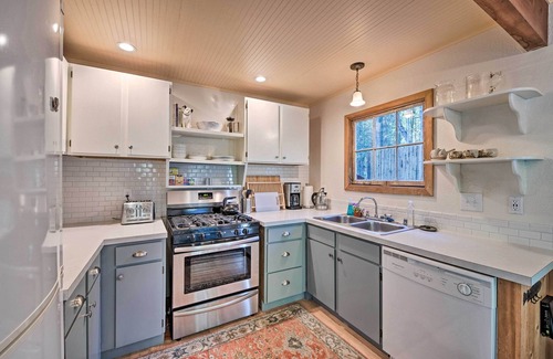 Adelma Beach Cottage | Port Townsend Cottage Near Wineries & Golf