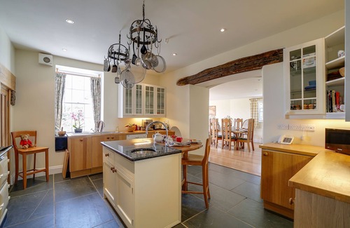 Porthcothan Cottage | PORTHCOTHAN HOUSE, pet friendly, with open fire in Porthcothan