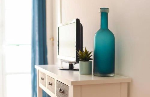 Santos Apartment | Portuguese Classic Flat at Lisbon Historic Center