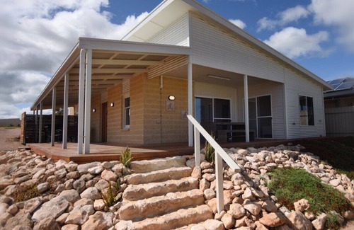 Moonta Bay Apartment | Poseidon`s Oasis - Entire Home - Moonta Bay