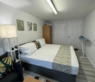 Thamesmead Apartment | Posh Executive Studio London