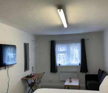 Thamesmead Apartment | Posh Executive Studio London