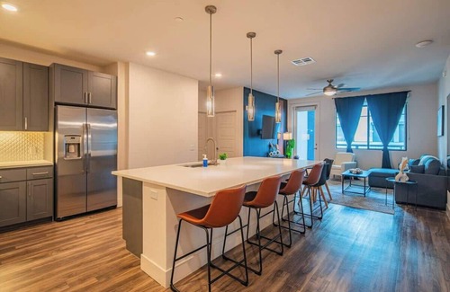 North Scottsdale Apartment | Posh Stay | Kierland, TPC Golf, Pool, Gym, W/D