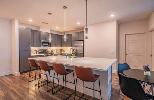 North Scottsdale Apartment | Posh Stay | Kierland, TPC Golf, Pool, Gym, W/D