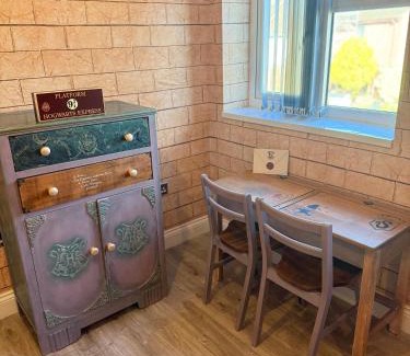 Watford Apartment | Potters Hideout- 2 Bedroom 2 Bathroom Apartment