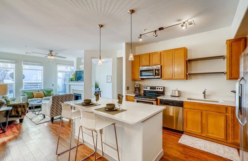 Lincoln Square Lofts Condo | Pottery Barn Perfect Steps 2 LightRail, Mall, Restaurants, Shop, Schwab,Skyridge