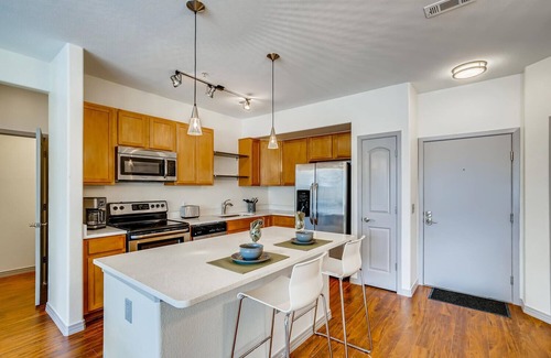 Lincoln Square Lofts Condo | Pottery Barn Perfect Steps 2 LightRail, Mall, Restaurants, Shop, Schwab,Skyridge