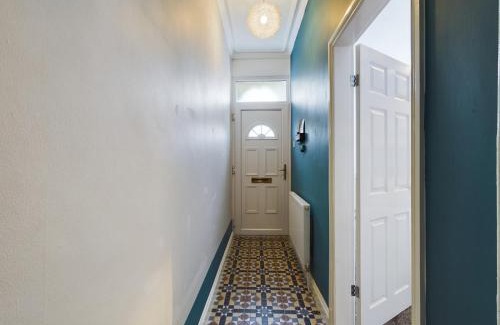 Stoke-on-Trent House | Pottery House - Stoke on Trent -Free parking - Central Location - Sleep 8