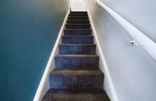 Stoke-on-Trent House | Pottery House - Stoke on Trent -Free parking - Central Location - Sleep 8