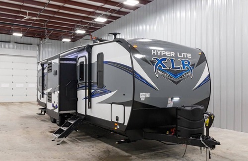 Poway Resort | Poway Pad Toyhauler Stationary or for Road Trips