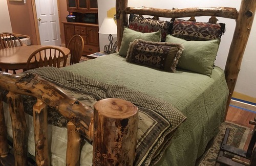 Ogden Bed & Breakfast | Powder Mountain 25 minutes, Snowbasin 10 minutes rated 1&2 of 30 Western Resorts