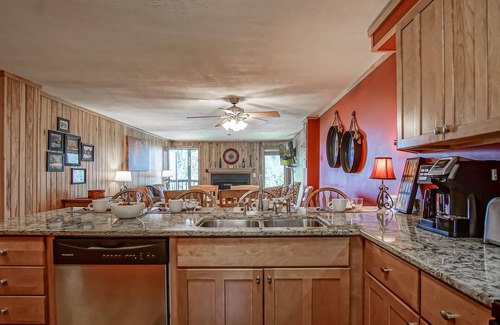 Snowshoe Condo | Powderidge 2 -Slope Side, Spacious Deck