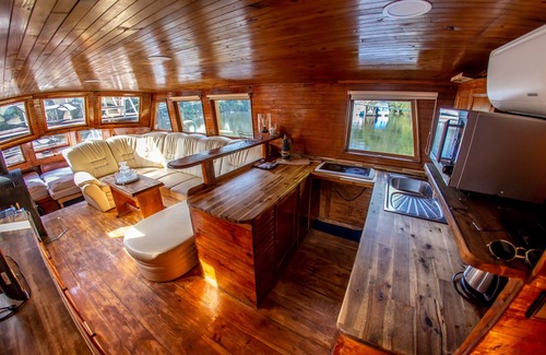 Rohansky ostrov Boat Rental | Prague Bay Houseboats