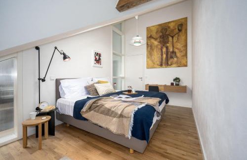 Vysehrad Apartment | Prague Days - Attic Apt - Workspace - 100 Mbps Wi-Fi - Park Nearby