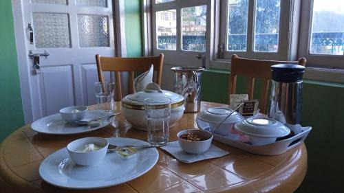 Shimla Bed & Breakfast | Prairie Lodge