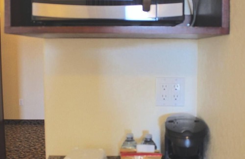 Unity Hotel | Prairie Moon Inn & Suites Unity