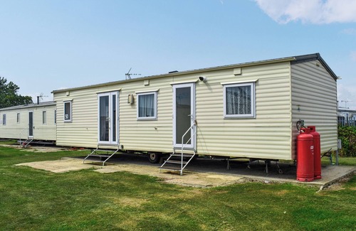 Clacton-on-Sea Cottage | Praise Machine Caravan Experience