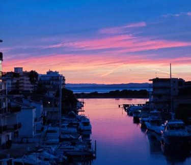 Santa Margarida Apartment | Precioso apartamento con vistas canal cerca playa AV-62