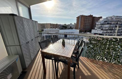 Santa Margarida Apartment | Precioso apartamento con vistas canal cerca playa AV-62