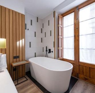 Alcoy Apartment | Precioso loft con bañera de isla