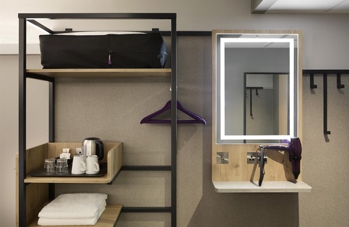 Bridgend Hotel | Premier Inn Bridgend Central