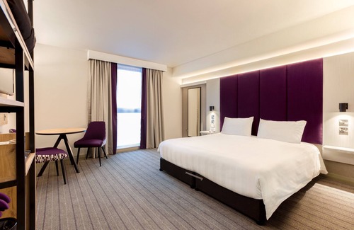Newton Mearns Hotel | Premier Inn Glasgow Newton Mearns - M77 J4