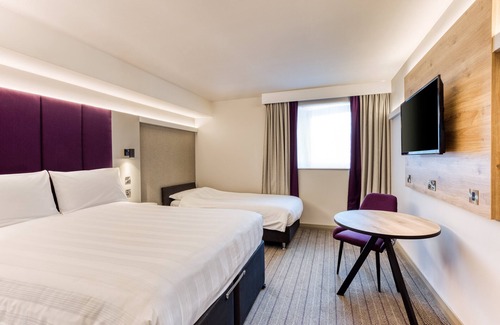 Newton Mearns Hotel | Premier Inn Glasgow Newton Mearns - M77 J4
