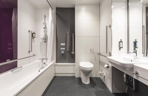 Glasgow Hotel | Premier Inn Glasgow Pacific Quay