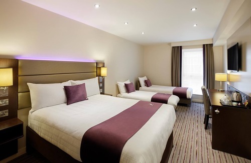 Hucclecote Hotel | Premier Inn Gloucester Business Park