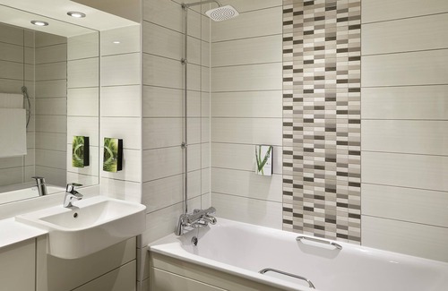 Hucclecote Hotel | Premier Inn Gloucester Business Park