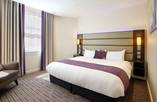 Salford Hotel | Premier Inn Manchester Salford Media City