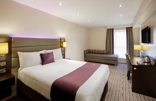 Sevenoaks Hotel | Premier Inn Sevenoaks