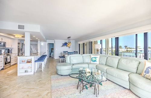 Key Colony Beach Condo | Premier Oceanfront Top Floor Condo With Wraparound Balcony & Windows