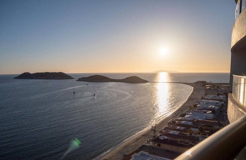 San Carlos Condo | Premier Playa Blanca Condo 1407: 1 BR,1.5BA Ocean Views,Beachfront,Hotel Service